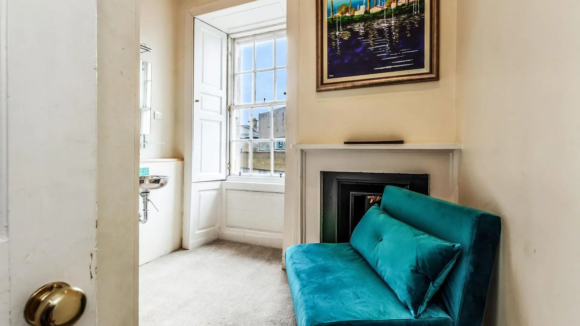 Apartment Large Super Central 3 Bed -Princes Street, Parking Edinburgh
