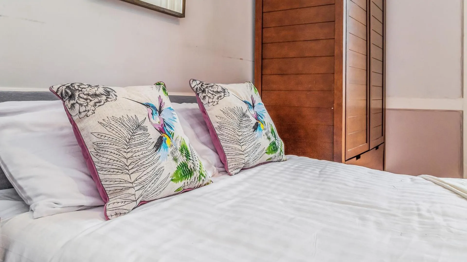 Apartment Large Super Central 3 Bed -Princes Street, Parking Edinburgh