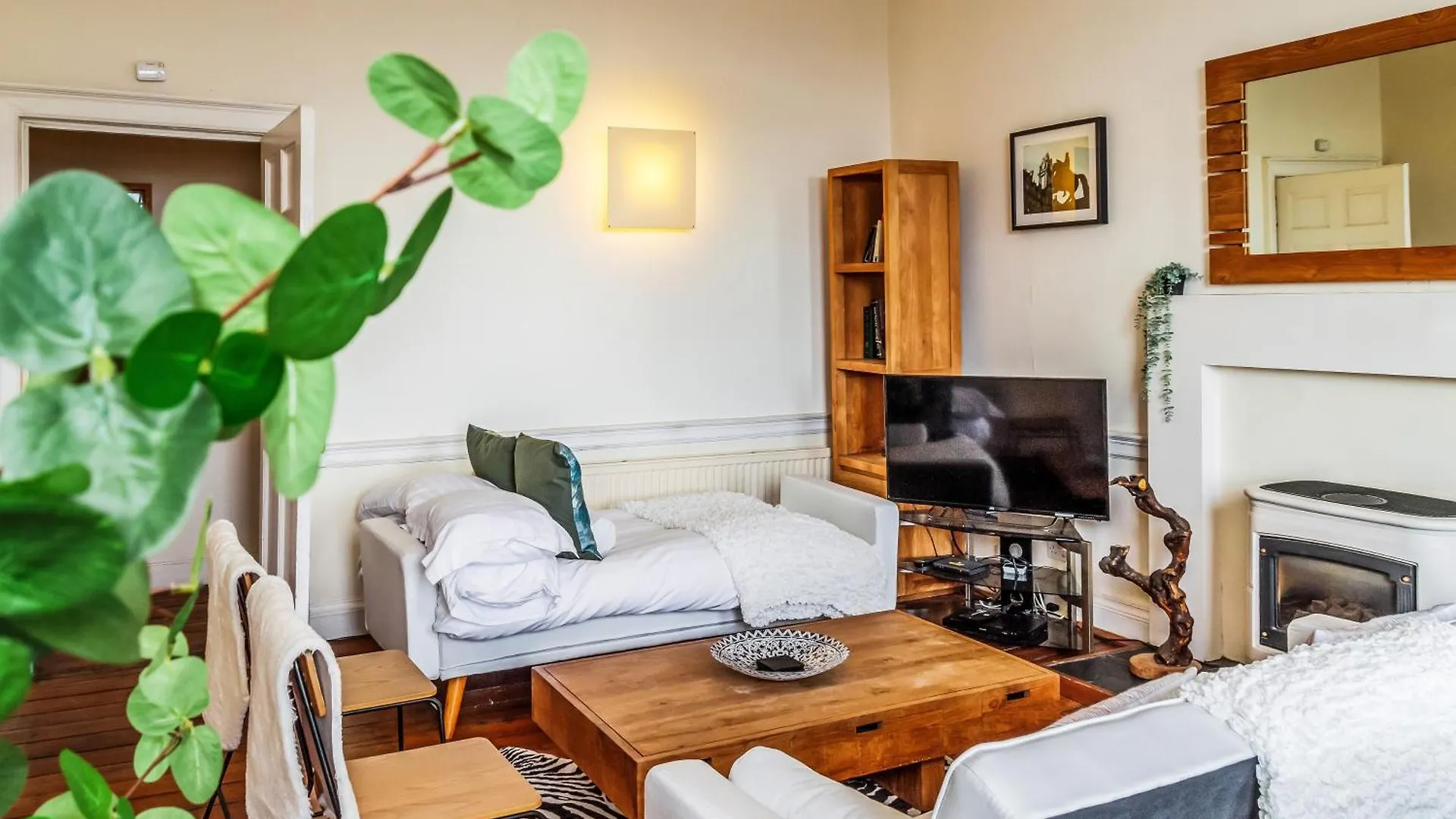 Large Super Central 3 Bed -Princes Street, Parking Edinburgh 0*,  United Kingdom