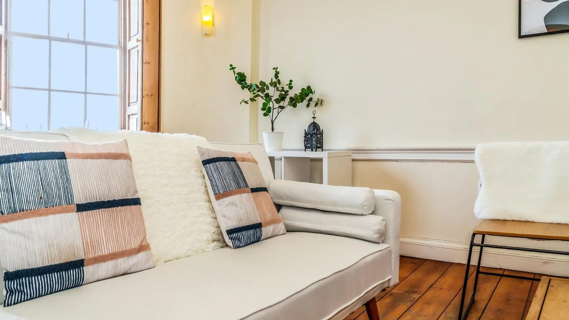 Large Super Central 3 Bed -Princes Street, Parking Edinburgh 0*,