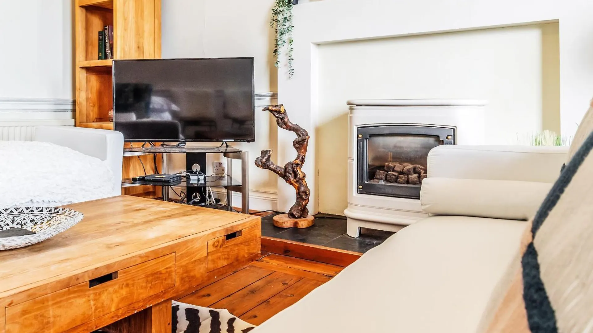 Large Super Central 3 Bed -Princes Street, Parking Edinburgh Apartment