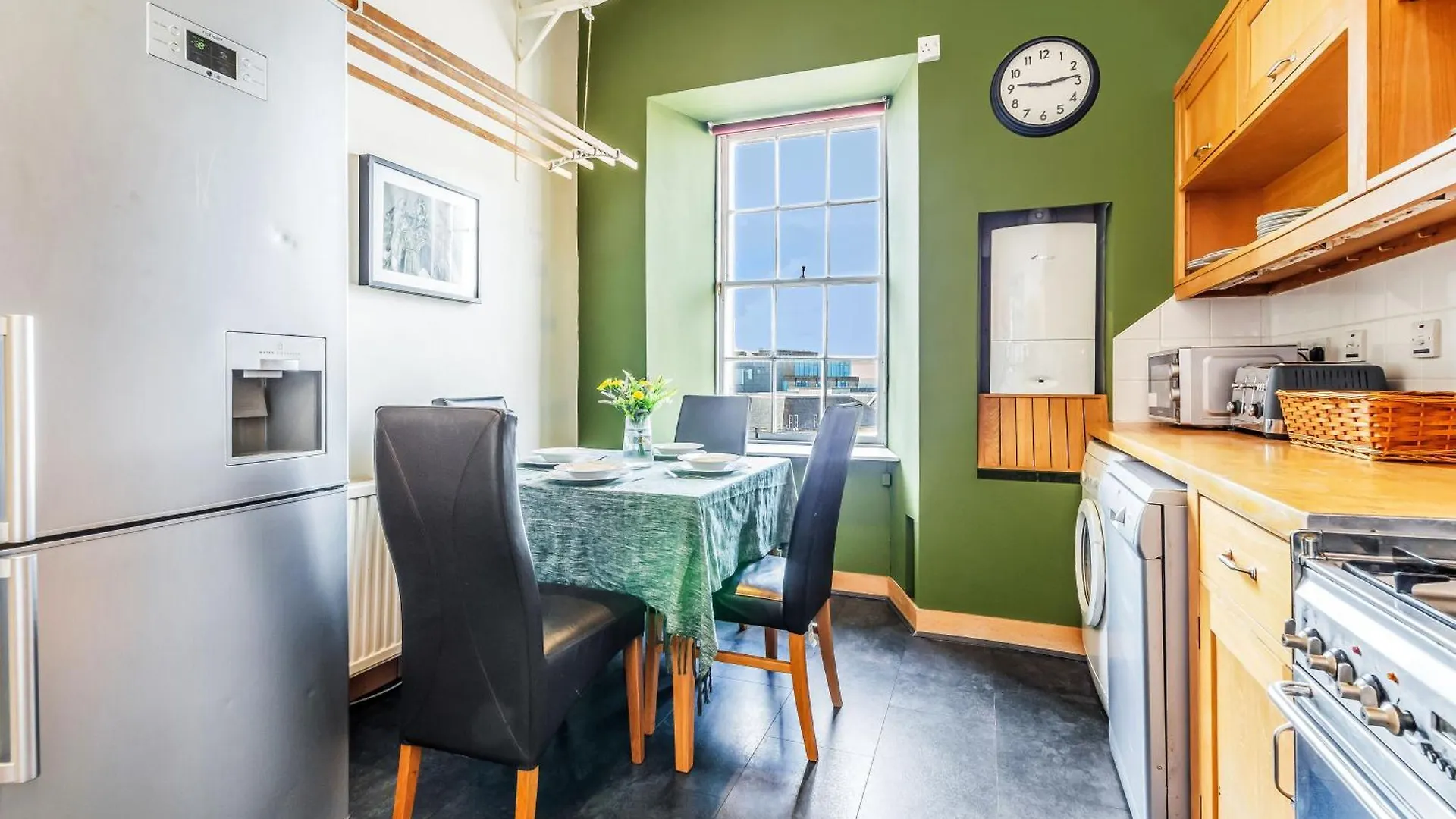 Large Super Central 3 Bed -Princes Street, Parking Edinburgh United Kingdom